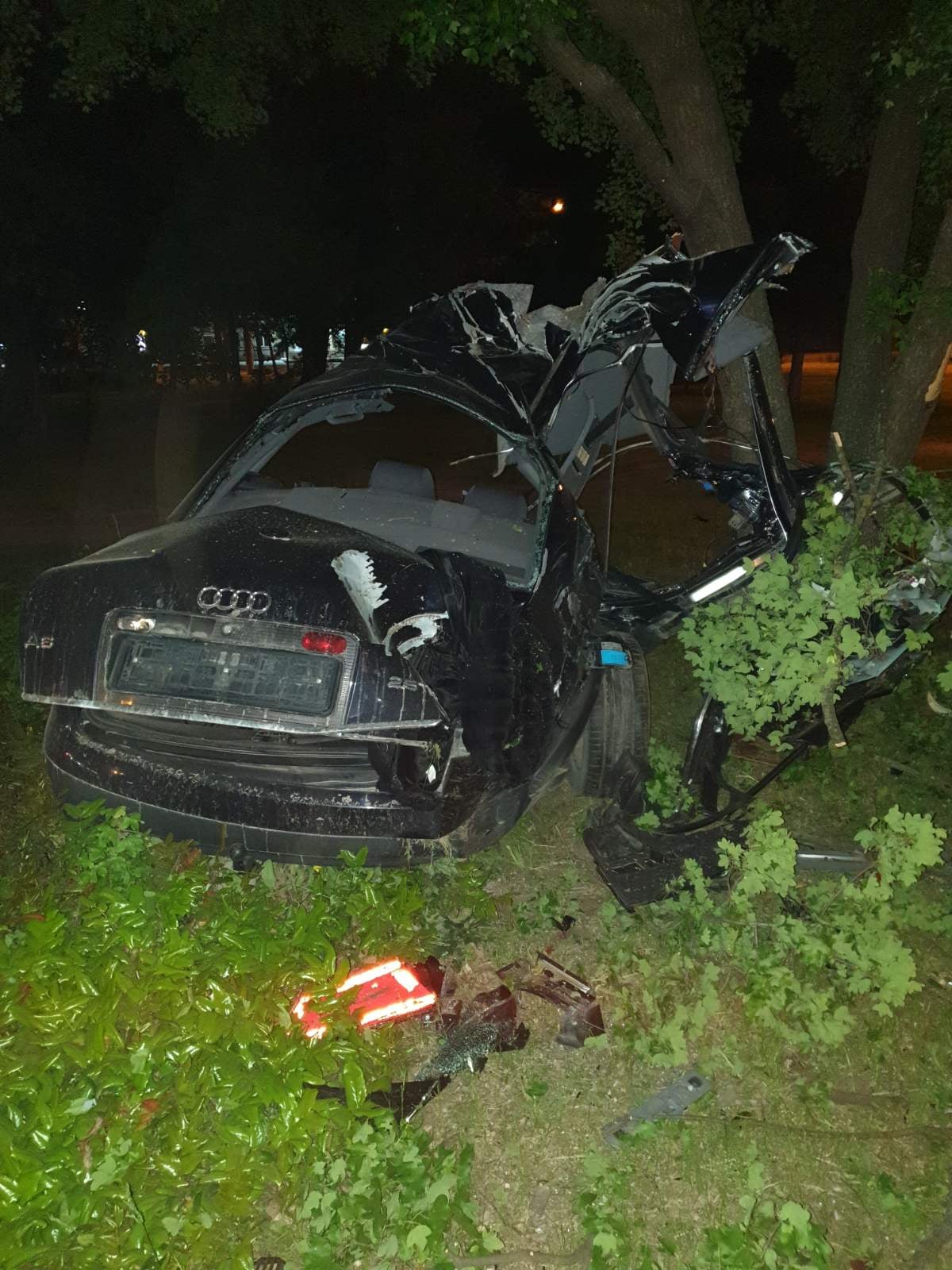 Страшная авария в Кишиневе: Автомобиль разорвало на части, водитель в коме (Фото)