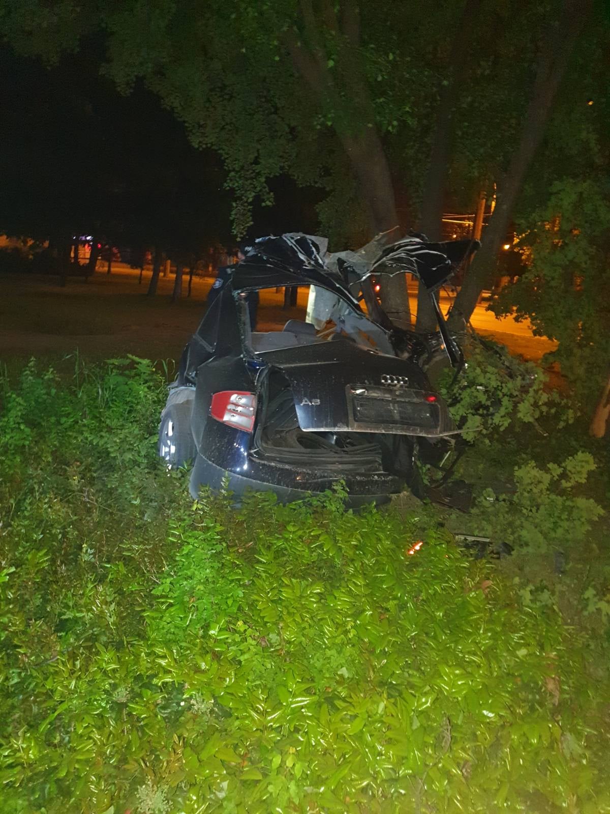 Страшная авария в Кишиневе: Автомобиль разорвало на части, водитель в коме (Фото)