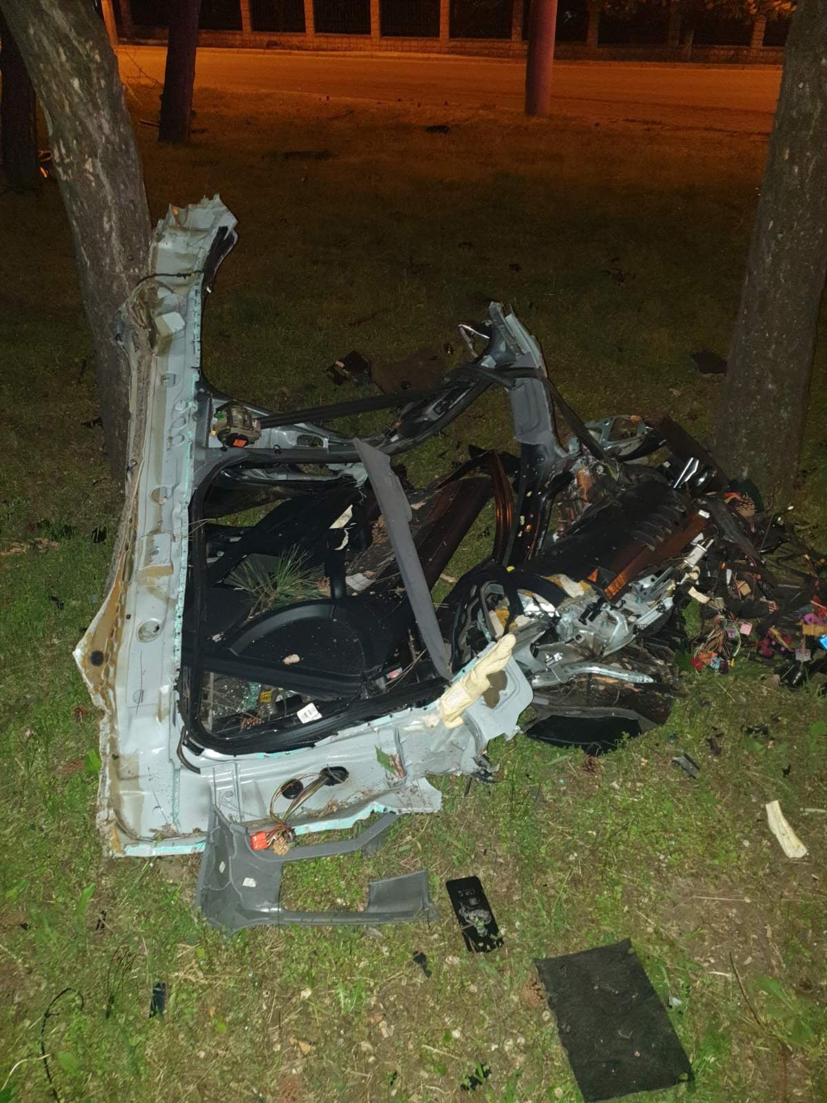 Страшная авария в Кишиневе: Автомобиль разорвало на части, водитель в коме (Фото)