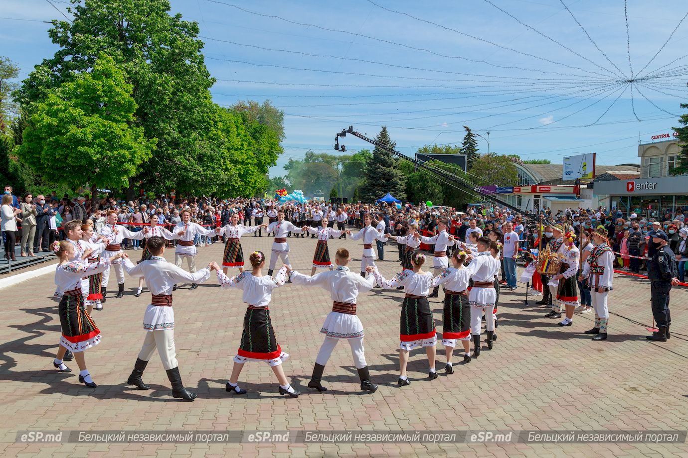 В Бельцах прошёл праздничный парад, посвящённый Дню города