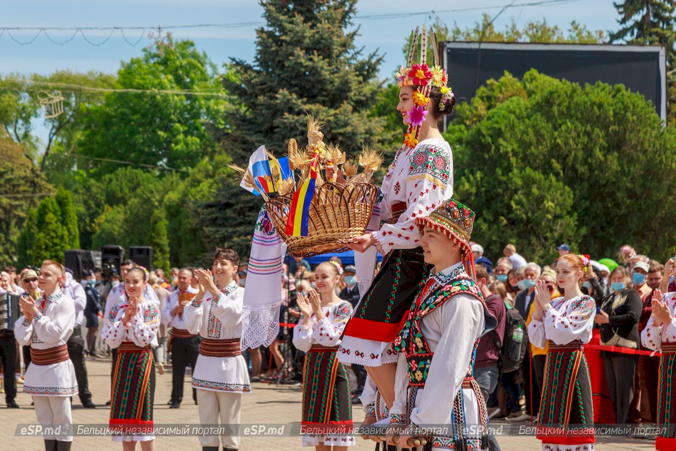В Бельцах прошёл праздничный парад, посвящённый Дню города
