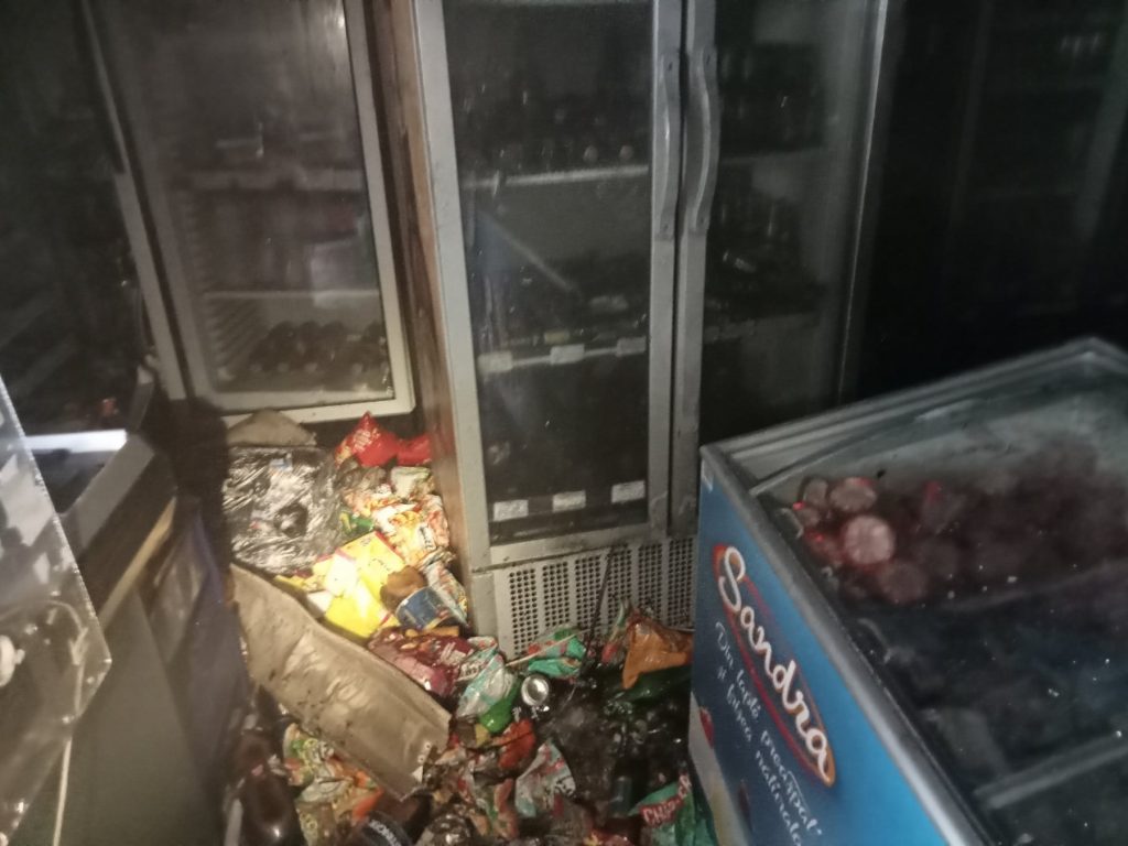 Пожар у Центрального вокзала в Кишиневе. На место прибыли две техники пожарной службы (Фото)