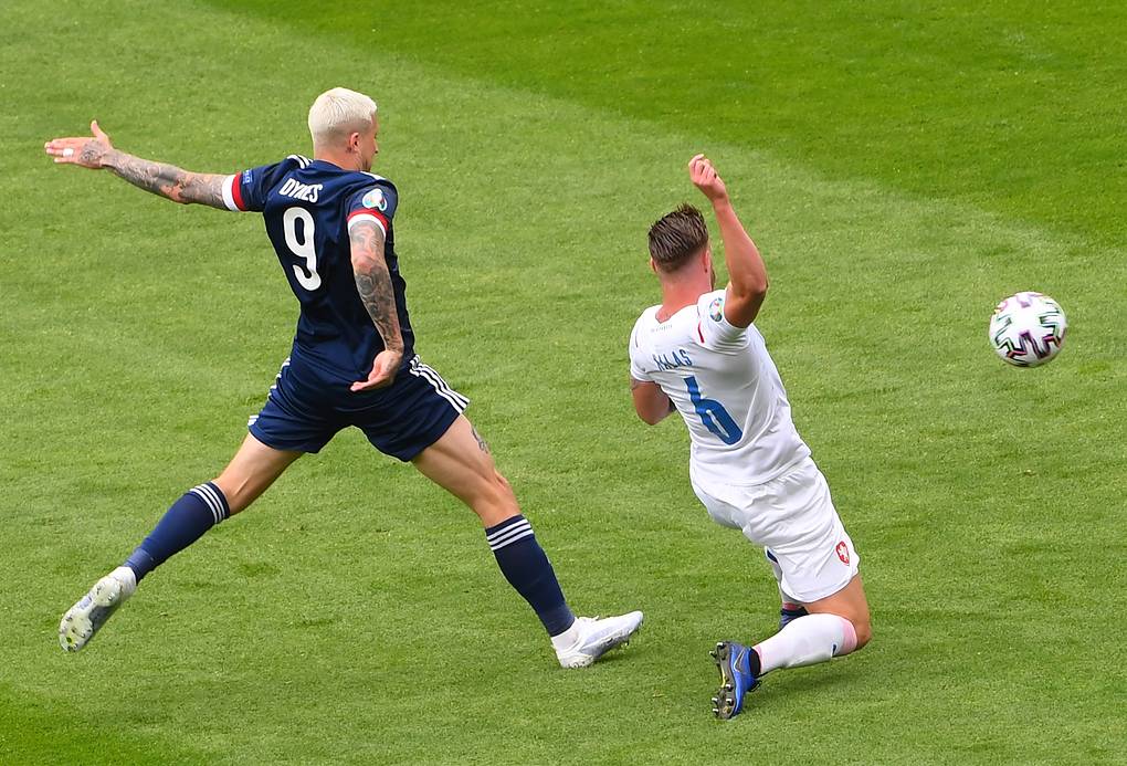 Дубль Шика принес сборной Чехии победу над шотландцами в игре Евро