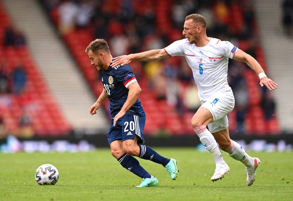 Дубль Шика принес сборной Чехии победу над шотландцами в игре Евро