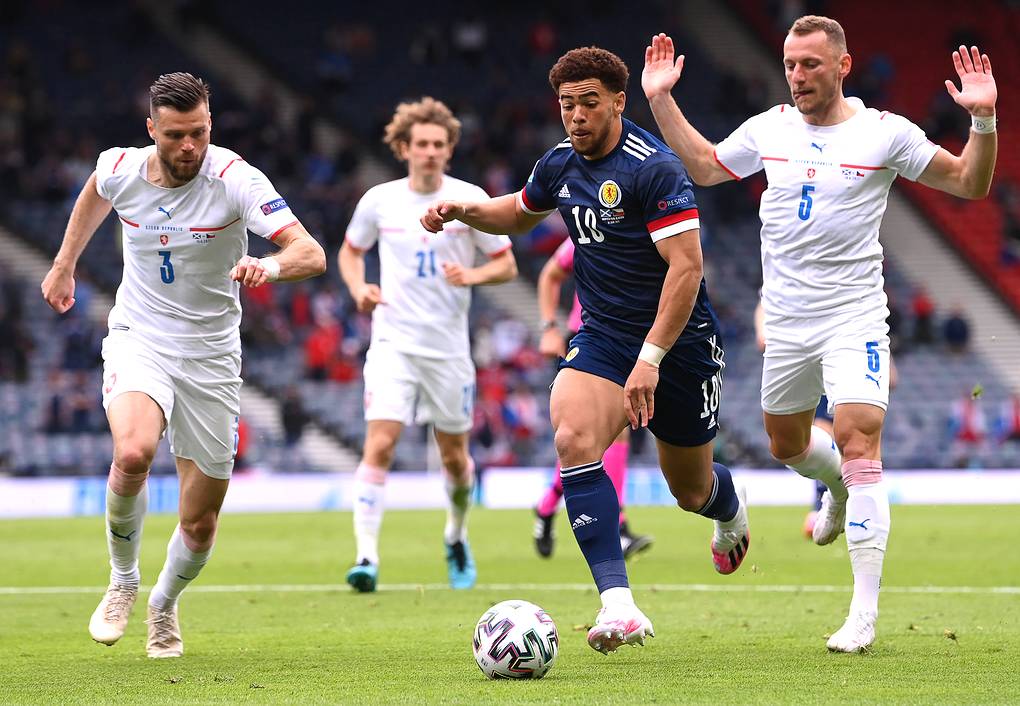 Дубль Шика принес сборной Чехии победу над шотландцами в игре Евро