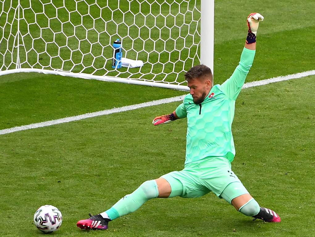 Дубль Шика принес сборной Чехии победу над шотландцами в игре Евро