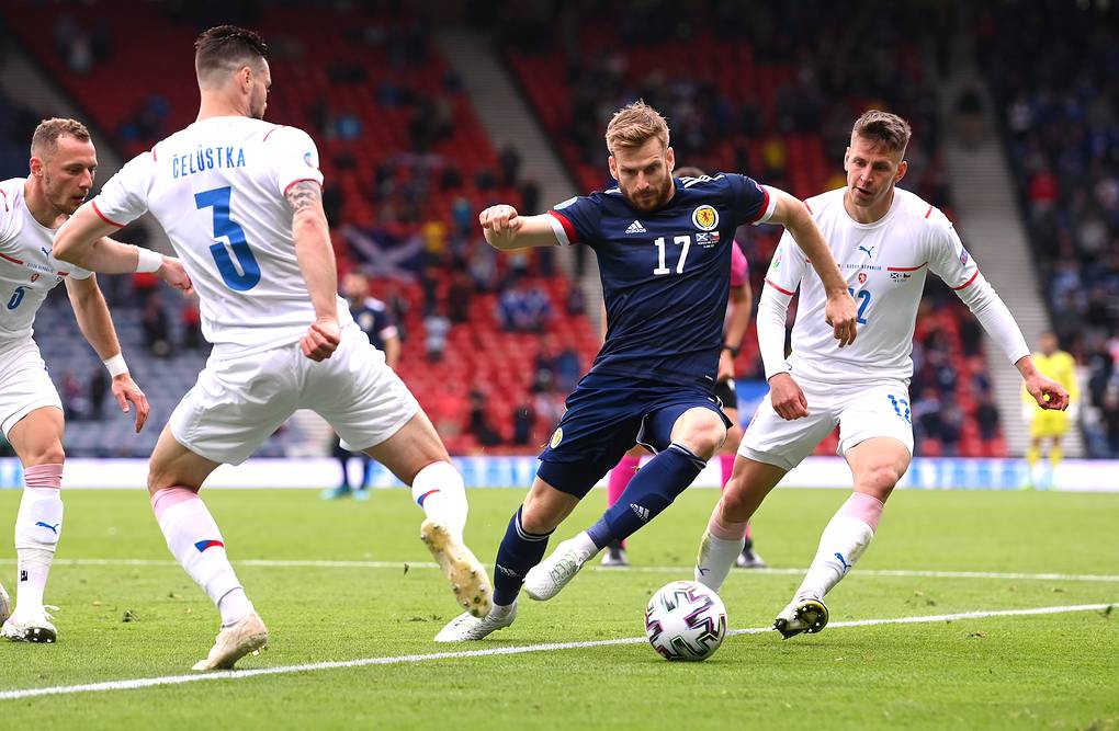 Дубль Шика принес сборной Чехии победу над шотландцами в игре Евро