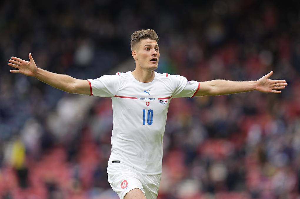 Дубль Шика принес сборной Чехии победу над шотландцами в игре Евро