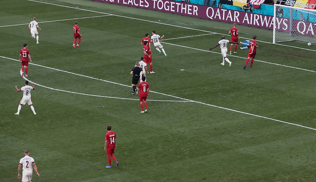 Сборная Бельгии обыграла команду Дании и вышла в плей-офф чемпионата Европы по футболу