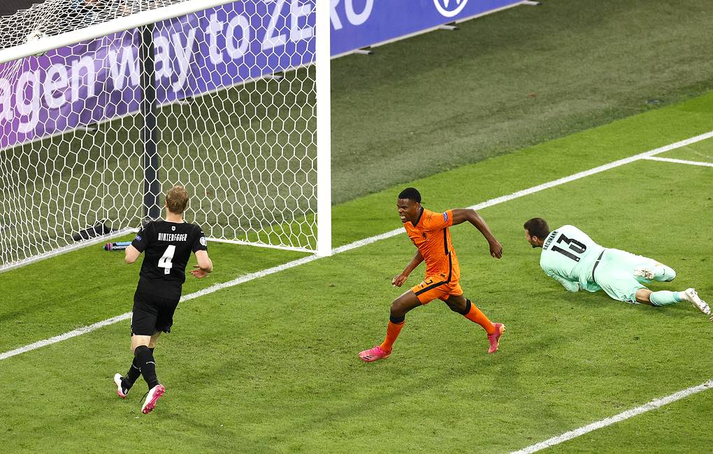 Сборная Нидерландов обыграла австрийцев и вышла в плей-офф чемпионата Европы по футболу