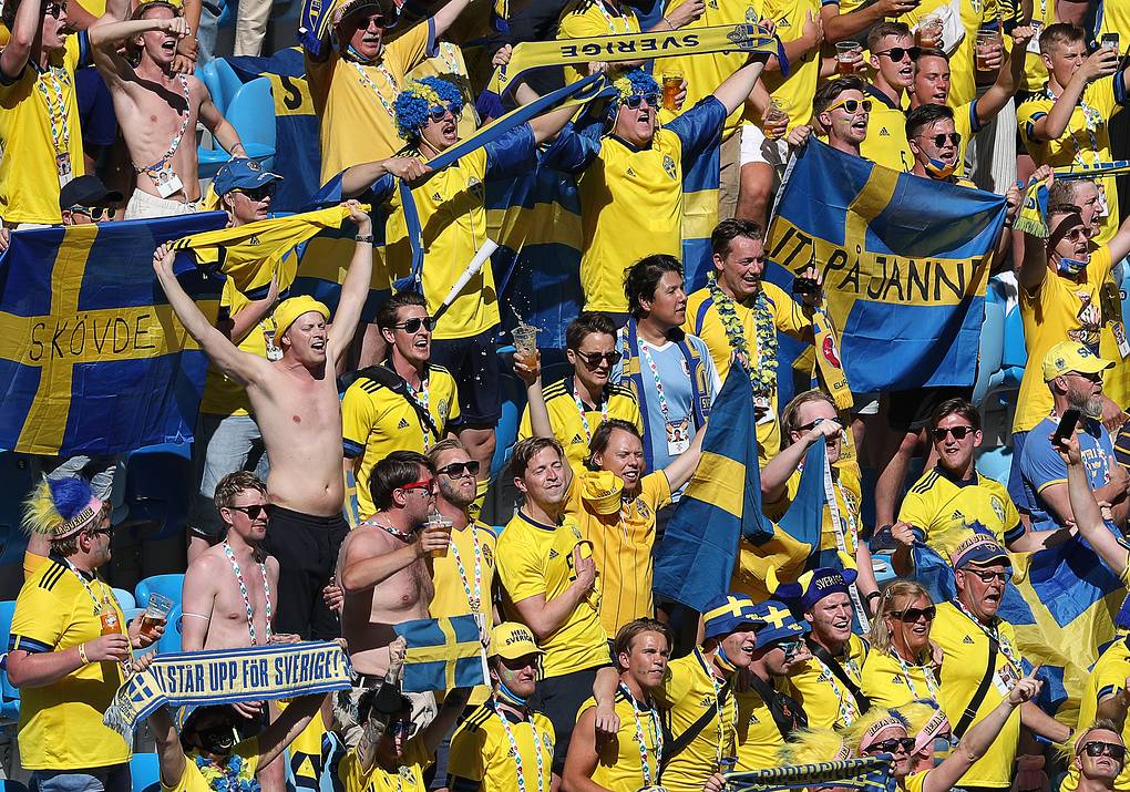 Сборная Швеции благодаря голу с пенальти обыграла словаков в матче Евро в Петербурге