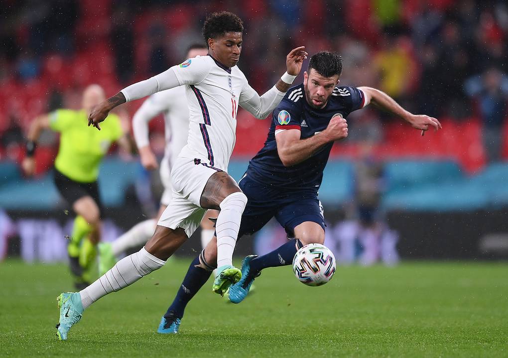 Сборная Англии сыграла вничью с командой Шотландии в матче чемпионата Европы по футболу