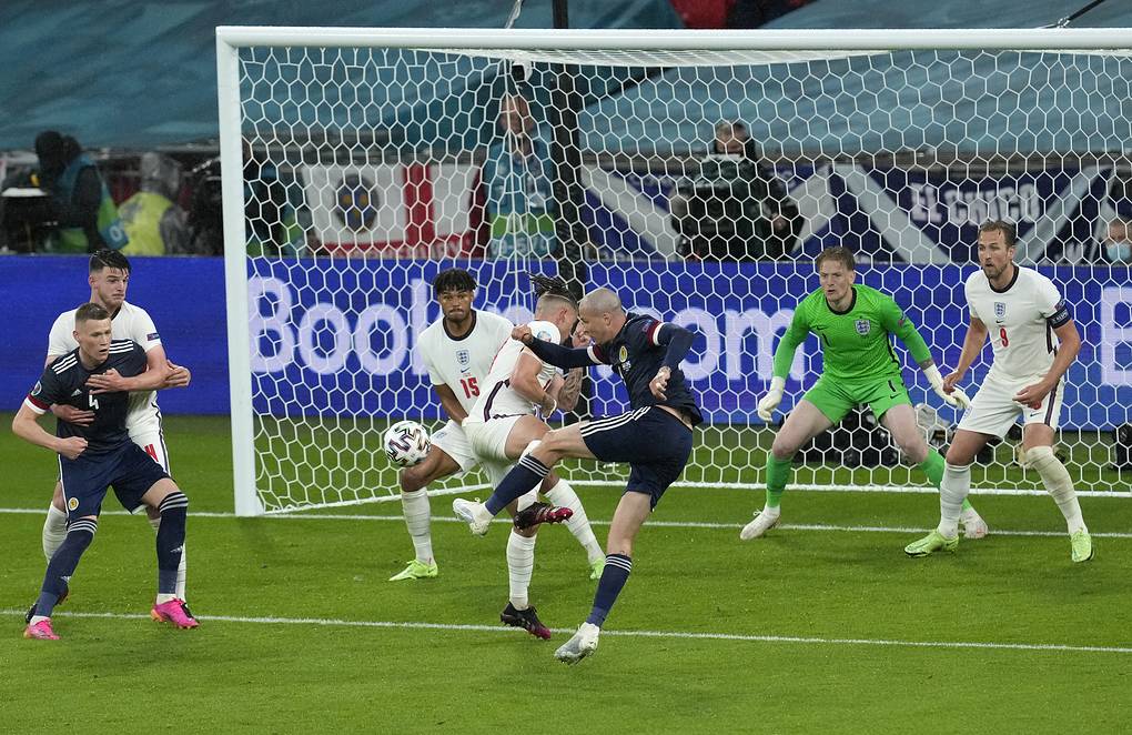Сборная Англии сыграла вничью с командой Шотландии в матче чемпионата Европы по футболу