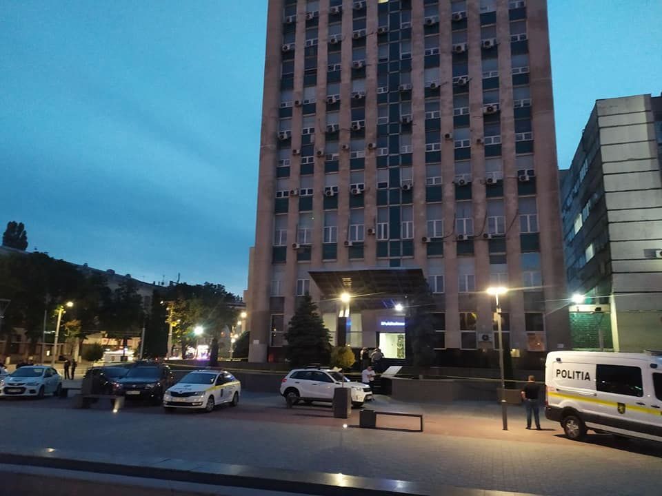 Предупреждение о взрыве бомбы в центре Кишинева: полиция оцепила район