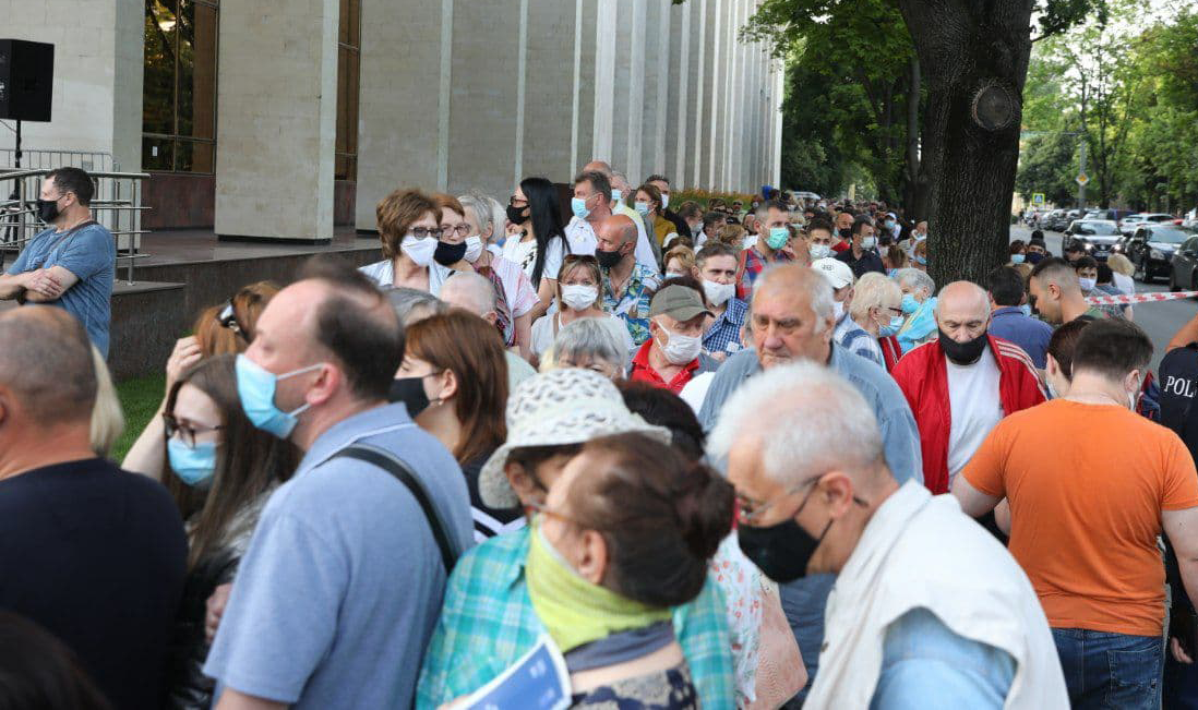 "Спутник V" закончился: на марафоне вакцинации во Дворце Республики побили рекорд