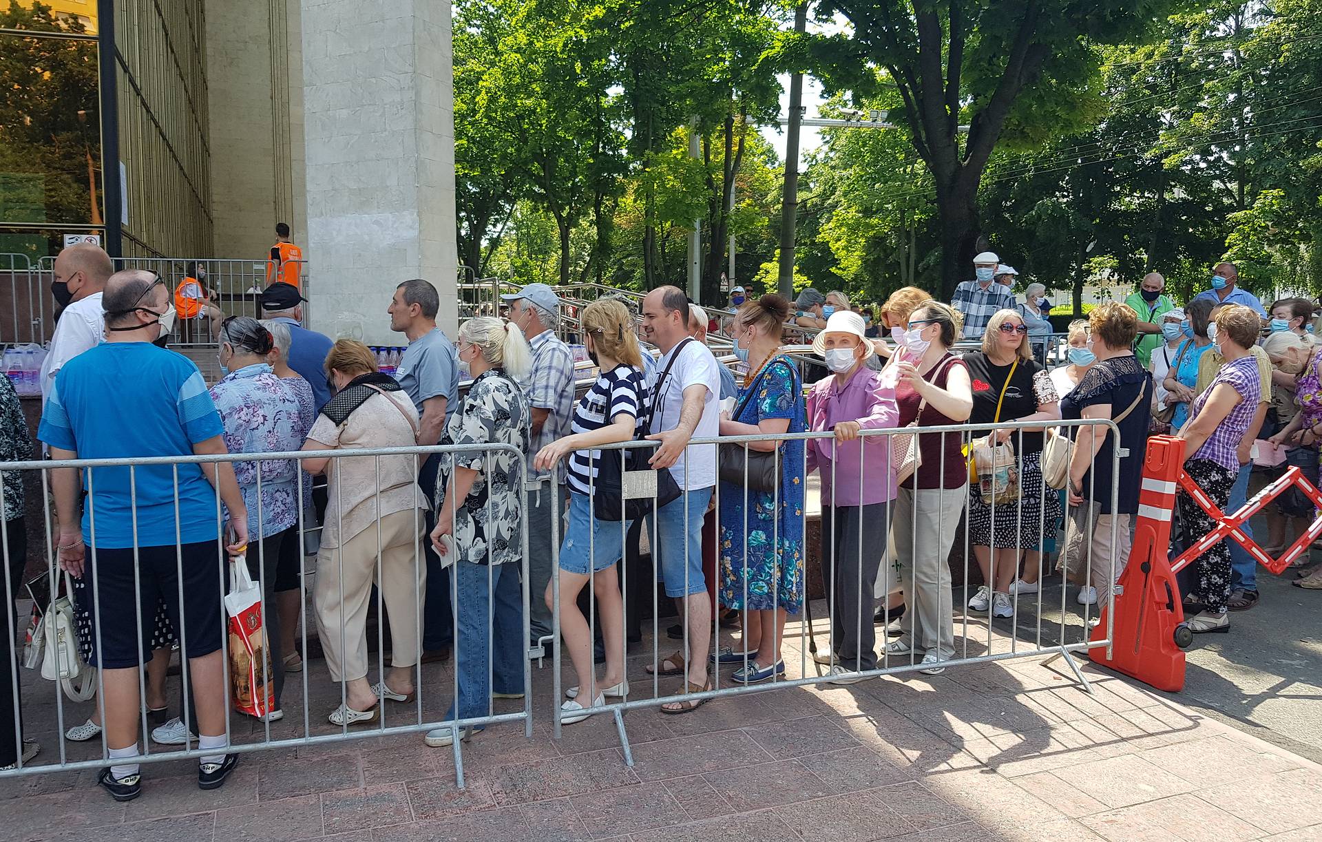 "Спутник V" закончился: на марафоне вакцинации во Дворце Республики побили рекорд