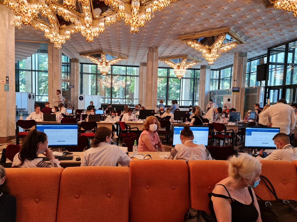 "Спутник V" закончился: на марафоне вакцинации во Дворце Республики побили рекорд