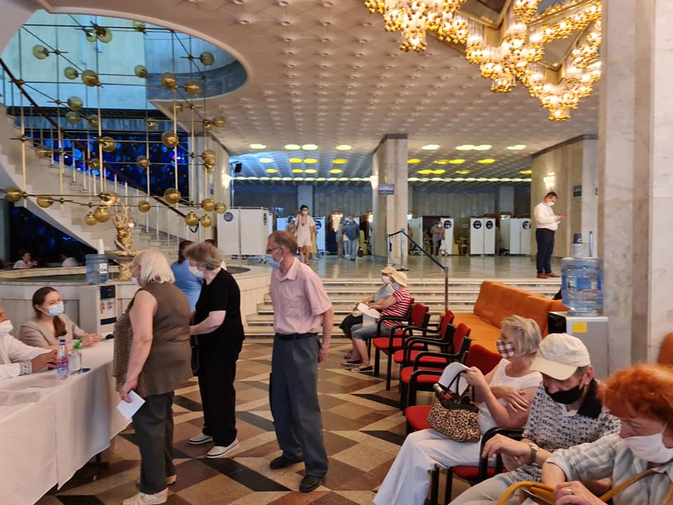 "Спутник V" закончился: на марафоне вакцинации во Дворце Республики побили рекорд