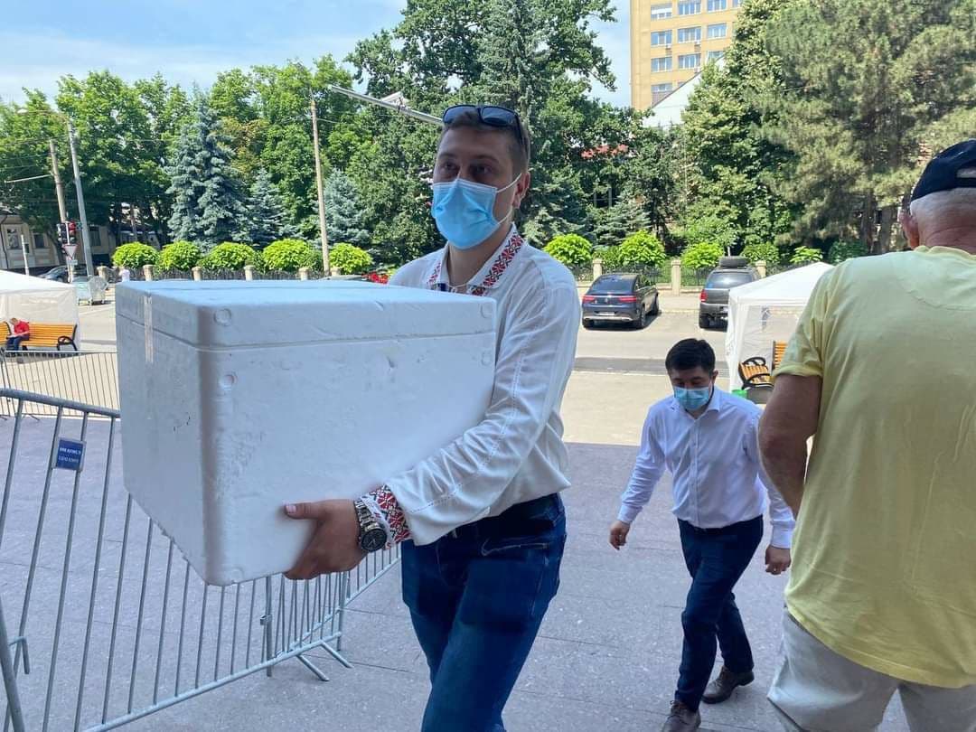 "Спутник V" закончился: на марафоне вакцинации во Дворце Республики побили рекорд