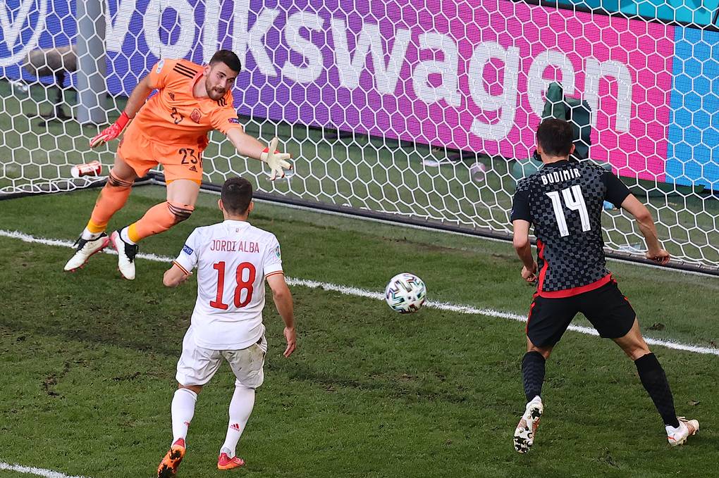 Сборная Испании со счетом 5:3 победила команду Хорватии в матче 1/8 финала Евро