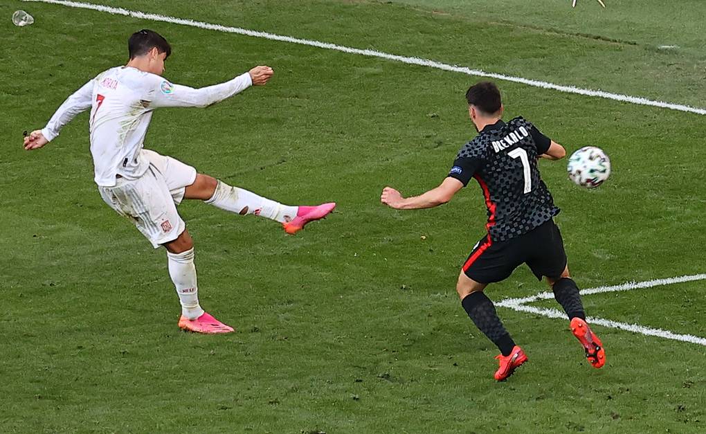 Сборная Испании со счетом 5:3 победила команду Хорватии в матче 1/8 финала Евро