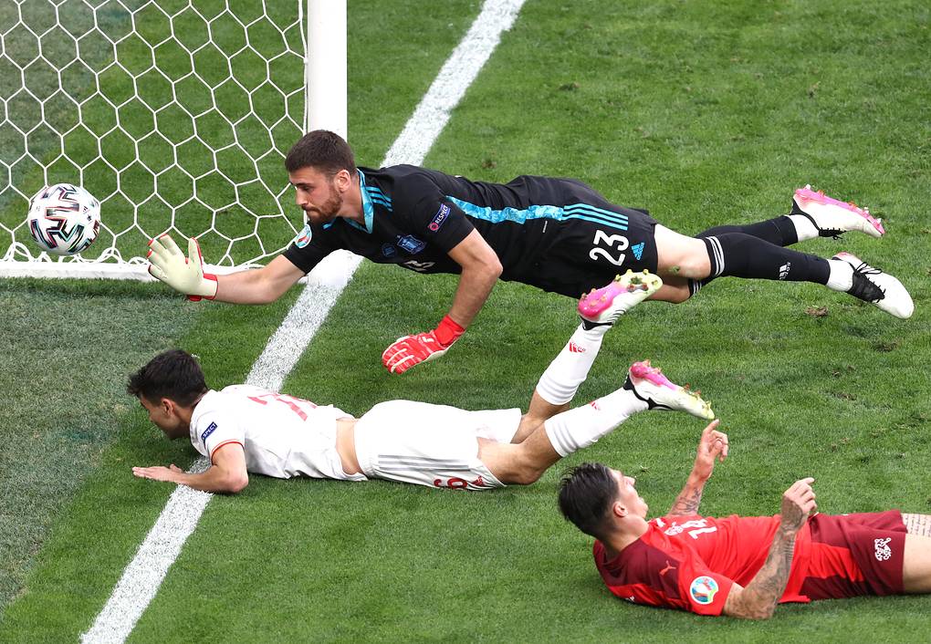 Сборная Испании стала первым полуфиналистом чемпионата Европы по футболу