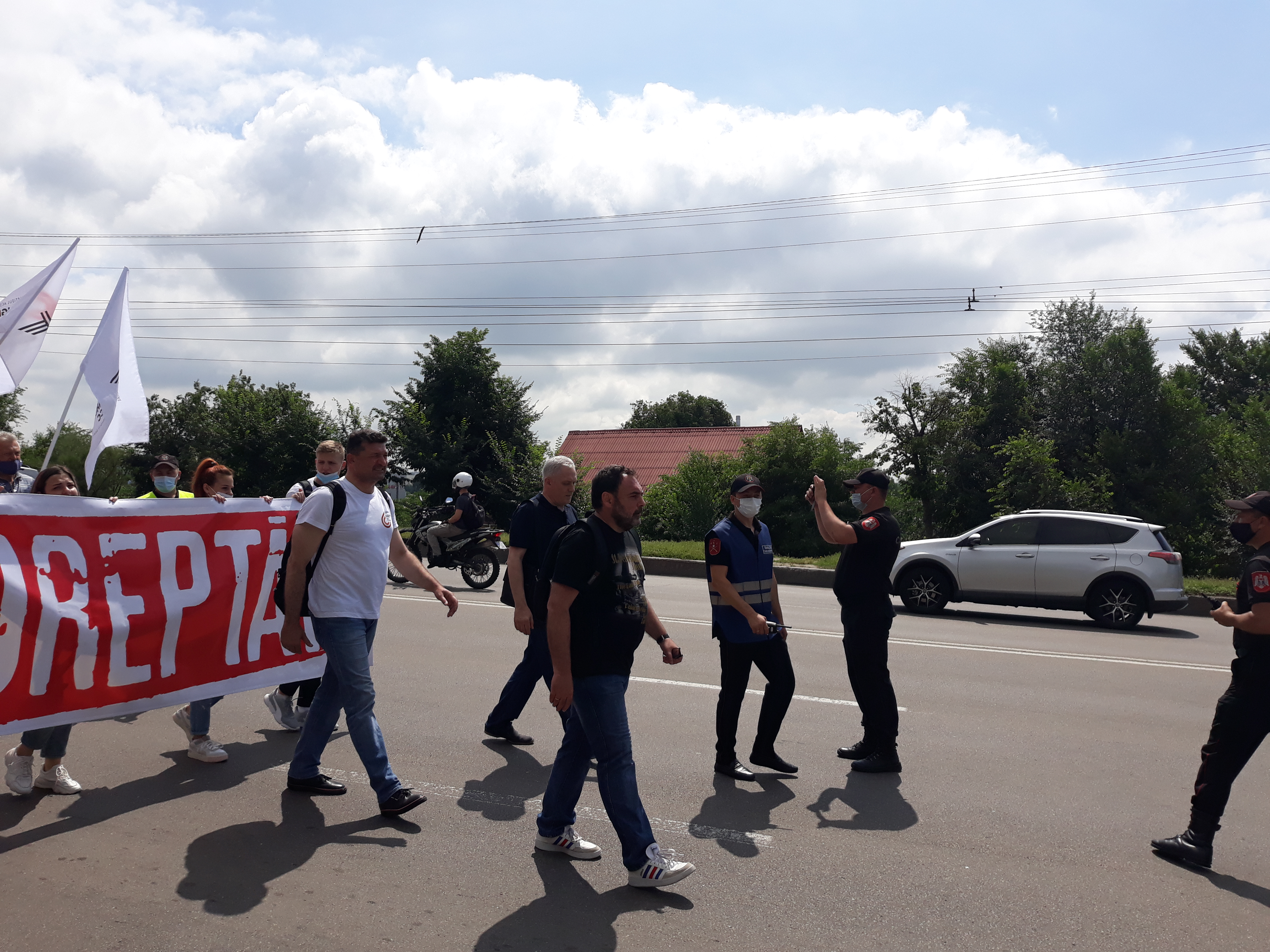 Один из электоральных конкурентов, Гражданский Конгресс, организовал в Кишиневе "Марш неподкупных" (Видео/Фото)