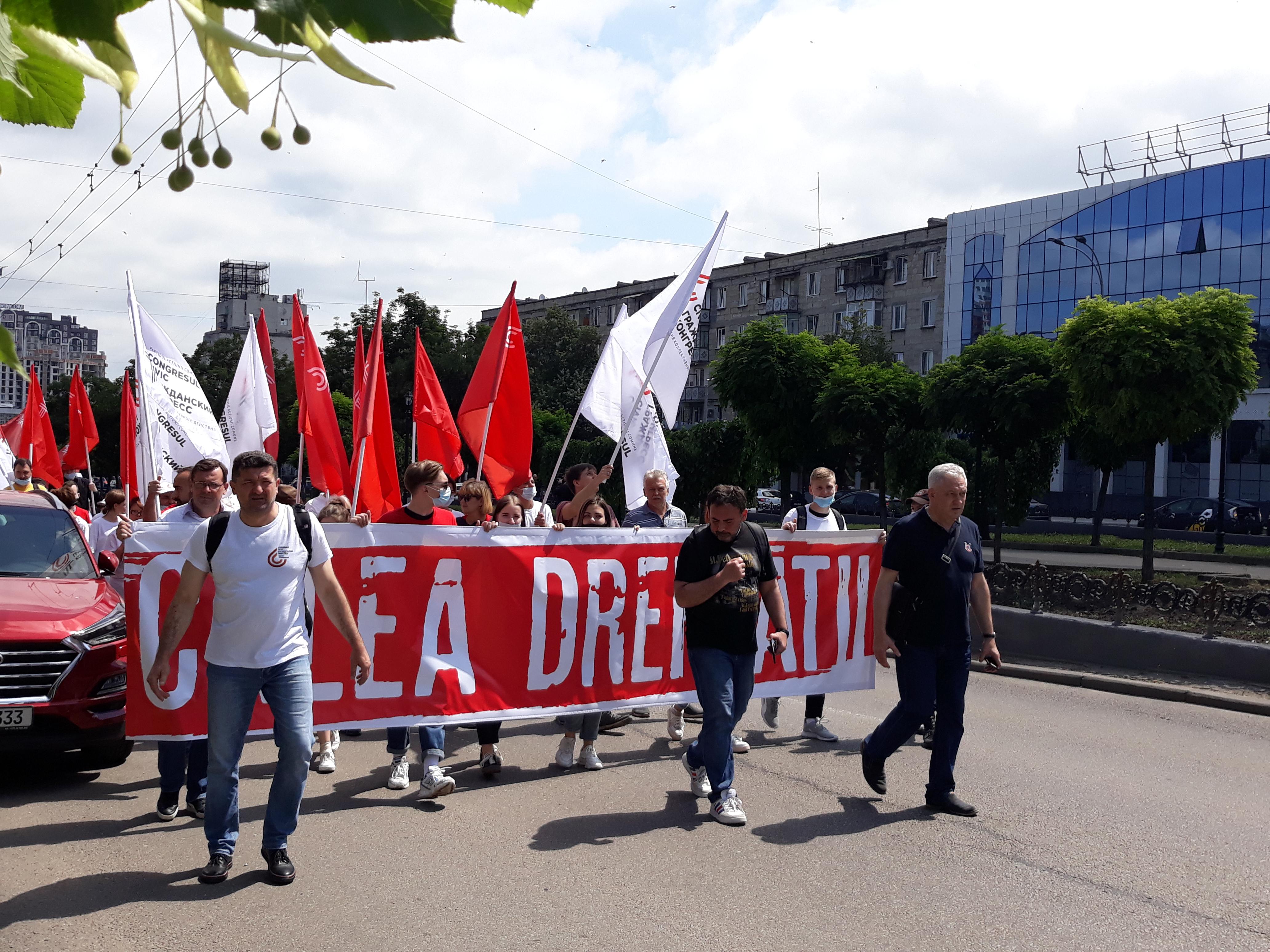 Один из электоральных конкурентов, Гражданский Конгресс, организовал в Кишиневе "Марш неподкупных" (Видео/Фото)