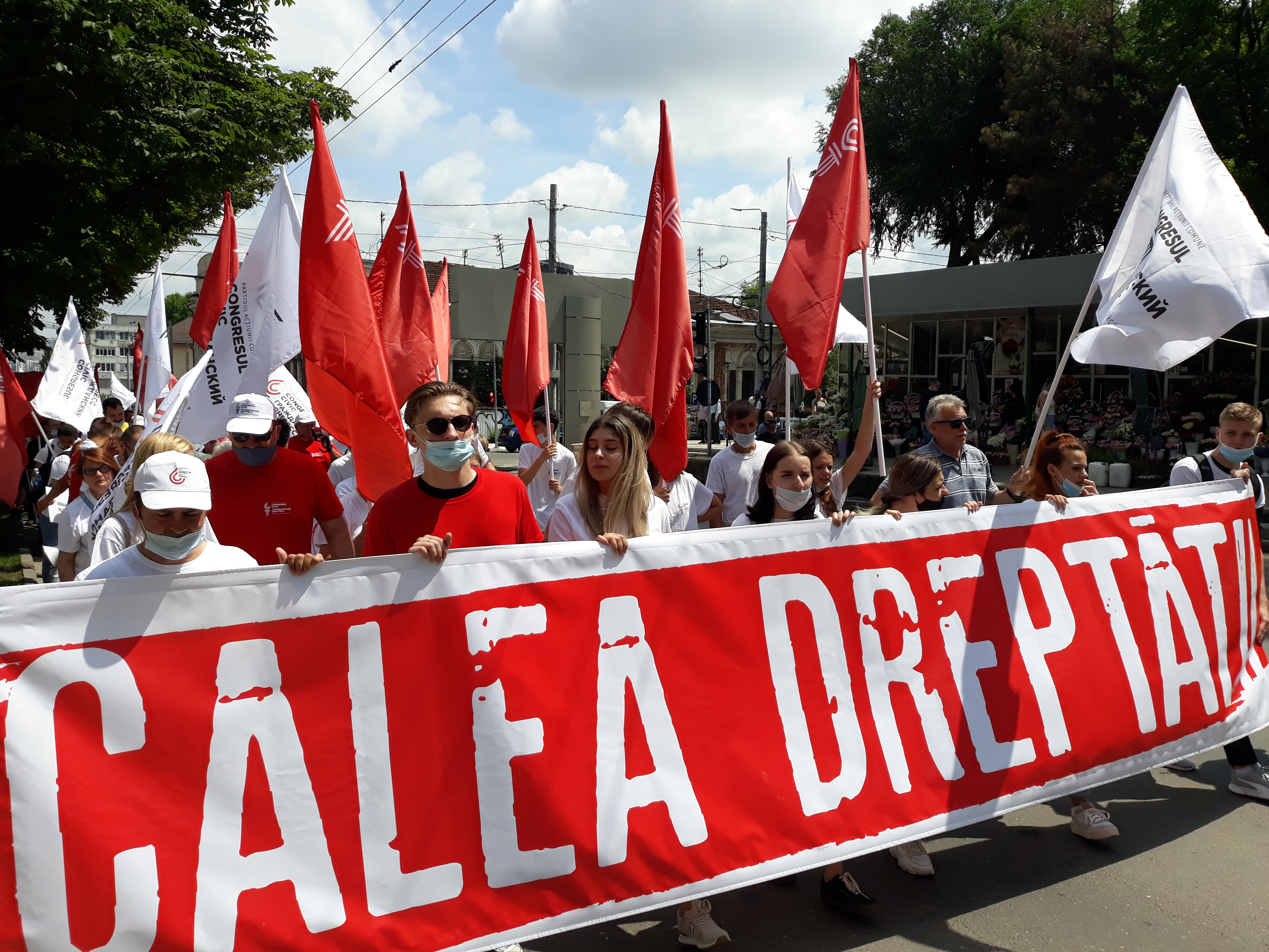 Один из электоральных конкурентов, Гражданский Конгресс, организовал в Кишиневе "Марш неподкупных" (Видео/Фото)