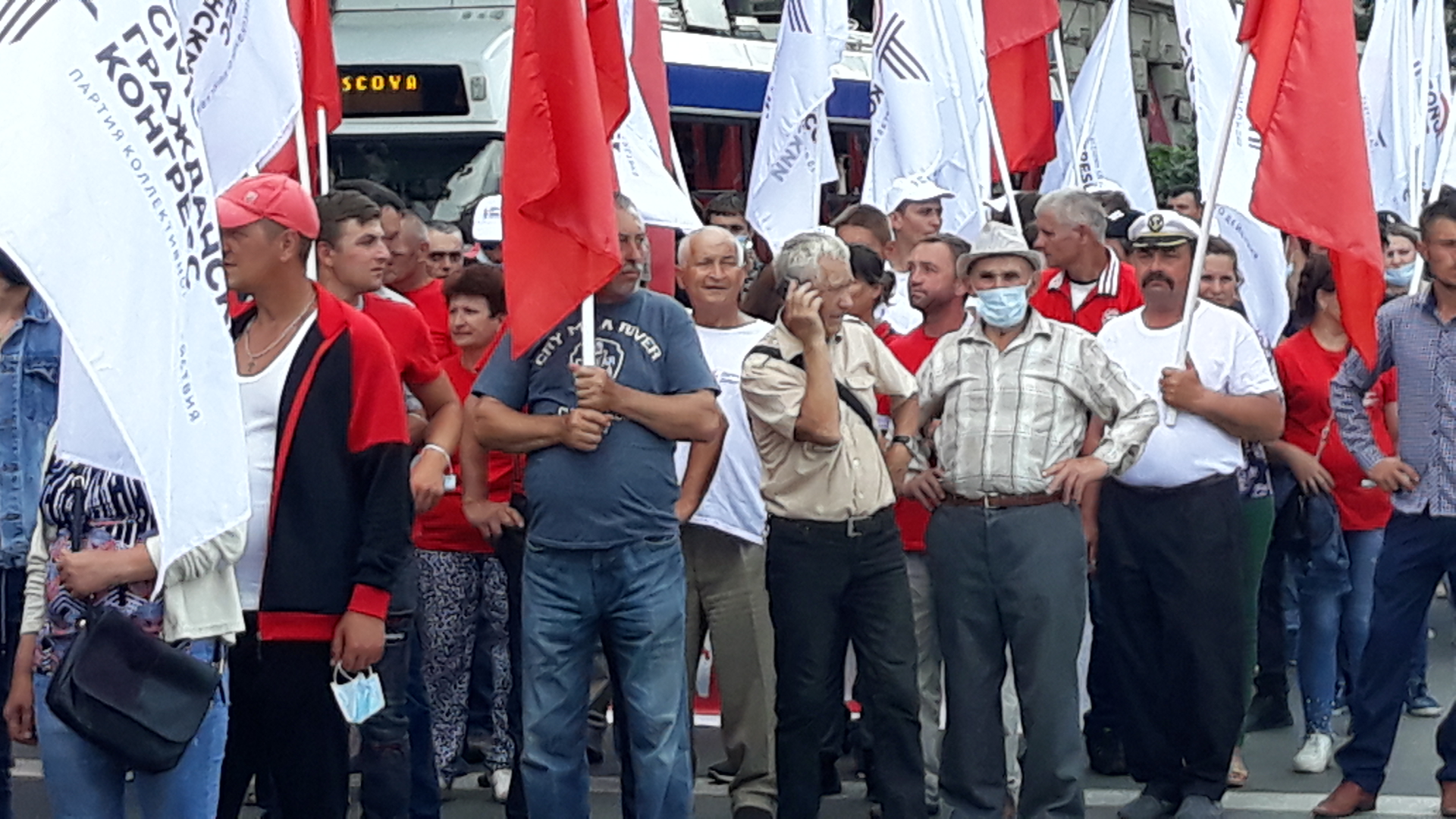 Один из электоральных конкурентов, Гражданский Конгресс, организовал в Кишиневе "Марш неподкупных" (Видео/Фото)