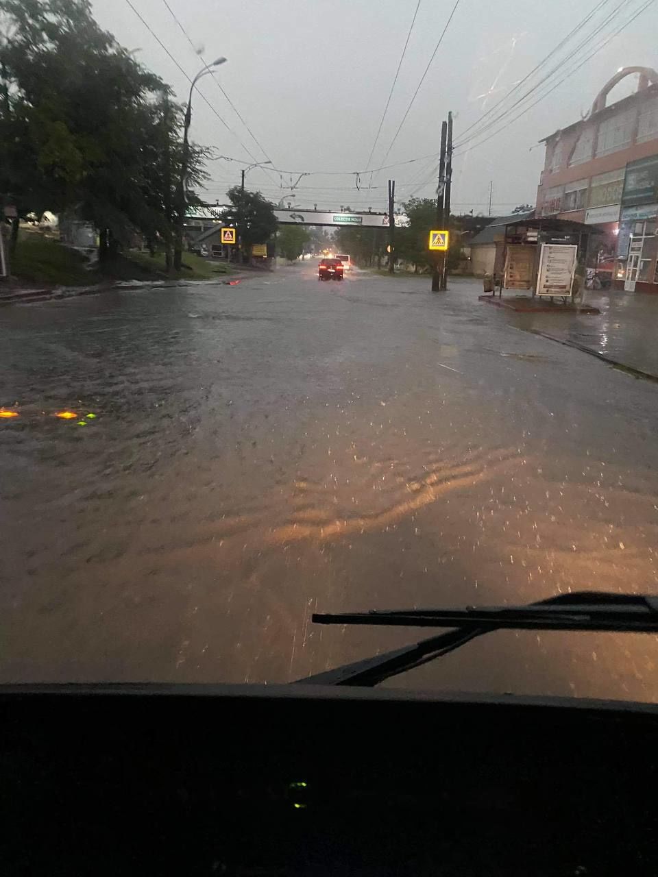 В Кишиневе из-за ливня нарушено движение троллейбусов