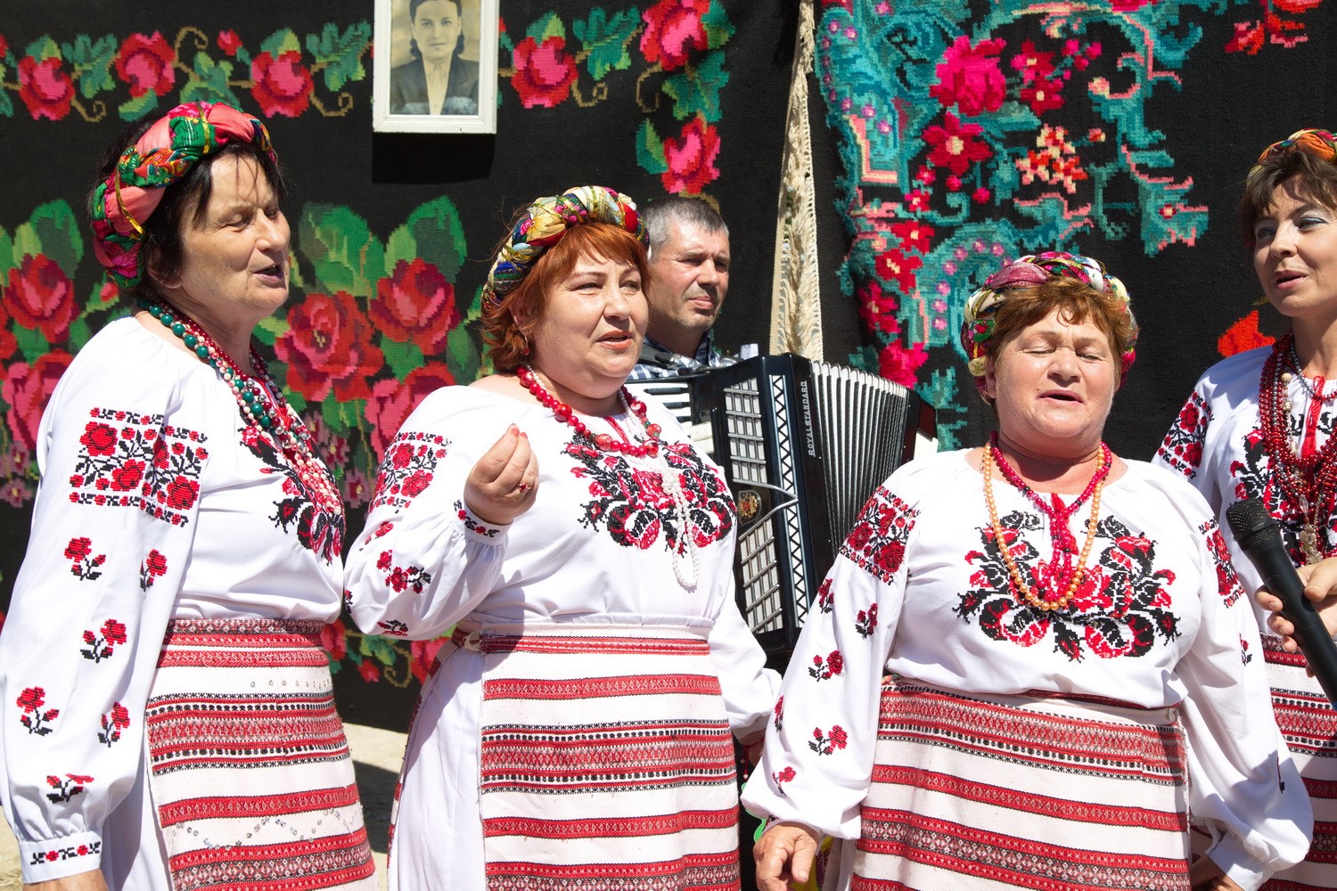 В селе Гайдары прошел фестиваль гагаузского ковра (ФОТО)