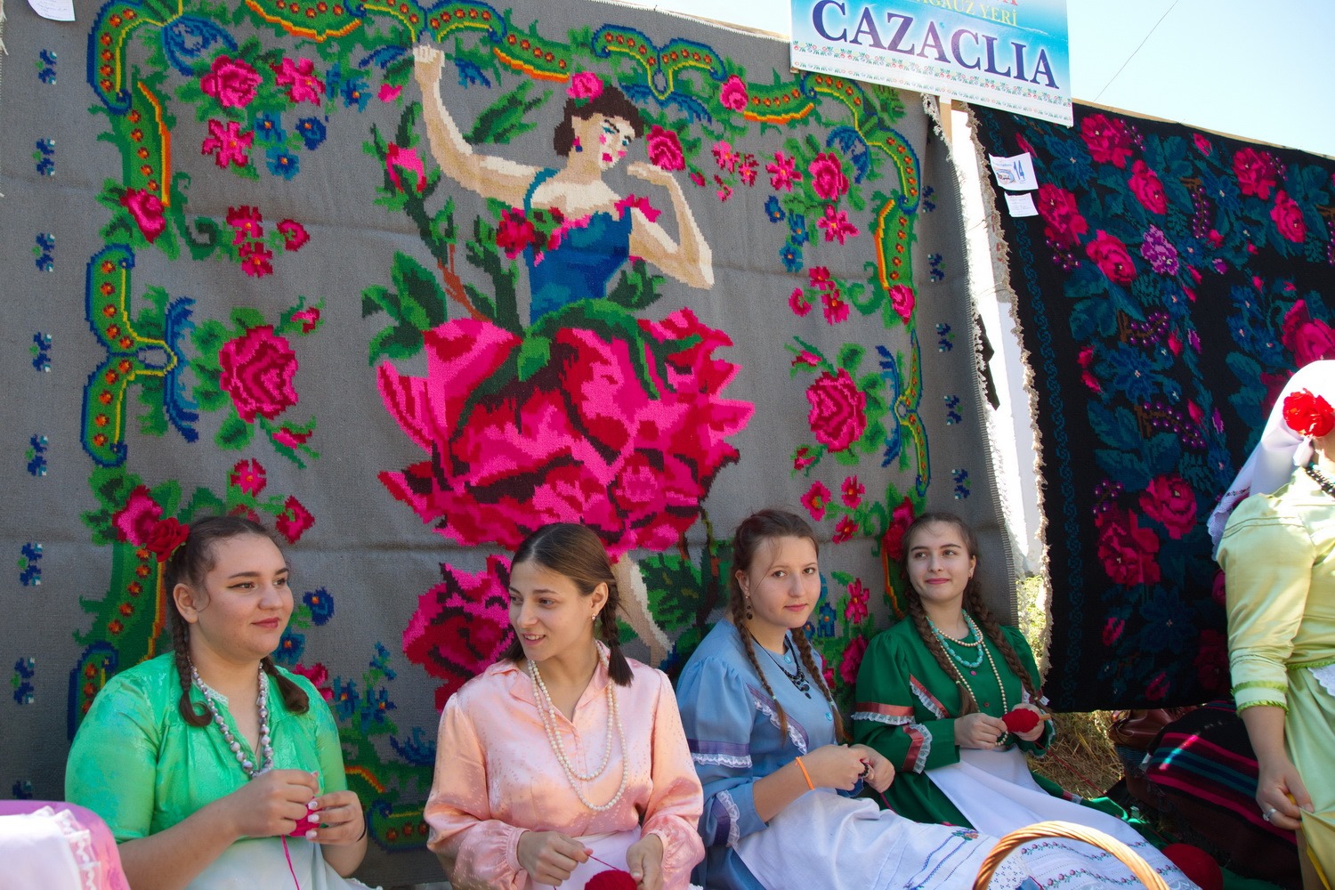 В селе Гайдары прошел фестиваль гагаузского ковра (ФОТО)