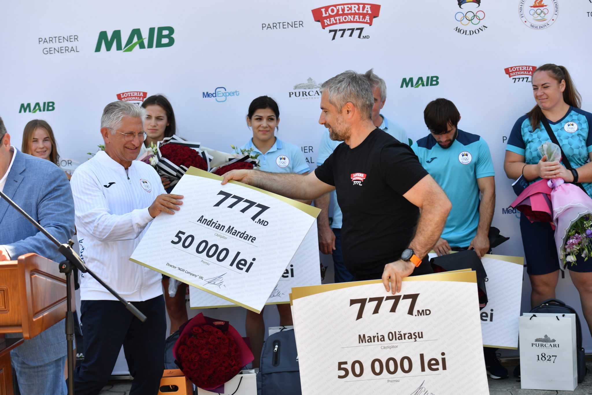 Молдавская олимпийская сборная вернулась домой. Как встречали спортсменов в аэропорту (Фото)