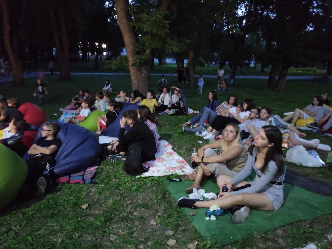 В Бельцах открыли сезон Movie Night — просмотр фильмов под открытым небом