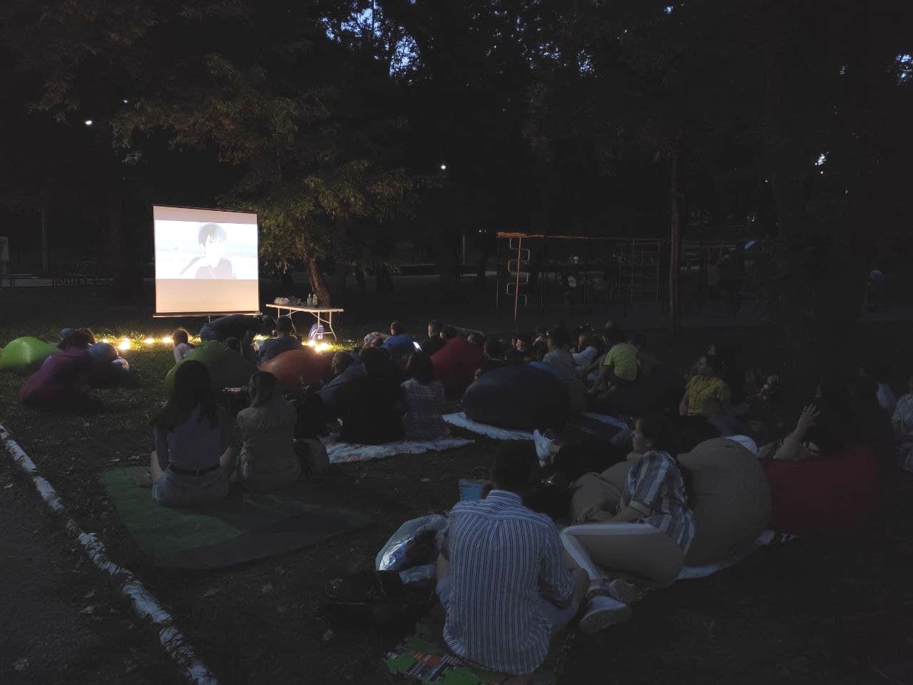 В Бельцах открыли сезон Movie Night — просмотр фильмов под открытым небом