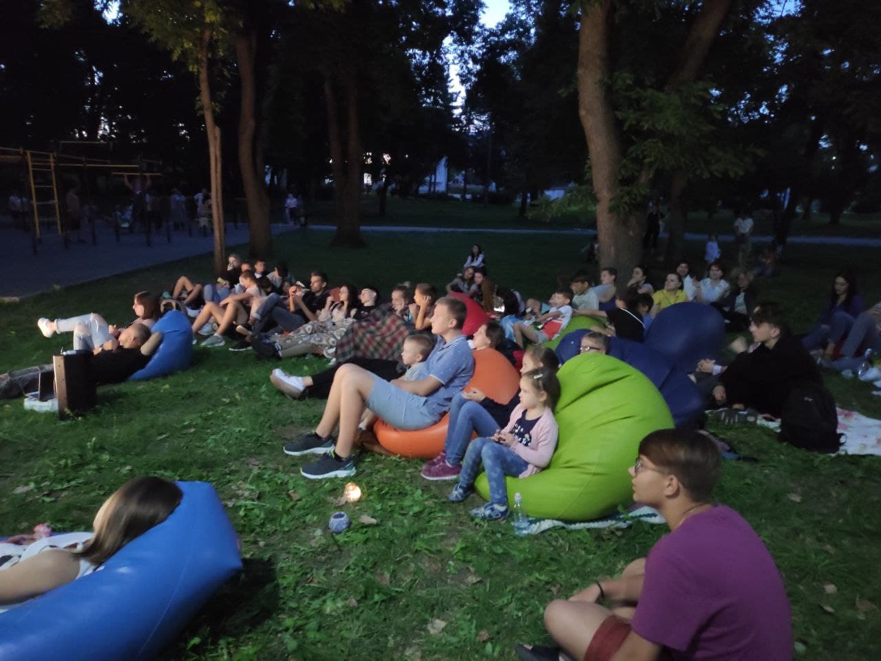 В Бельцах открыли сезон Movie Night — просмотр фильмов под открытым небом