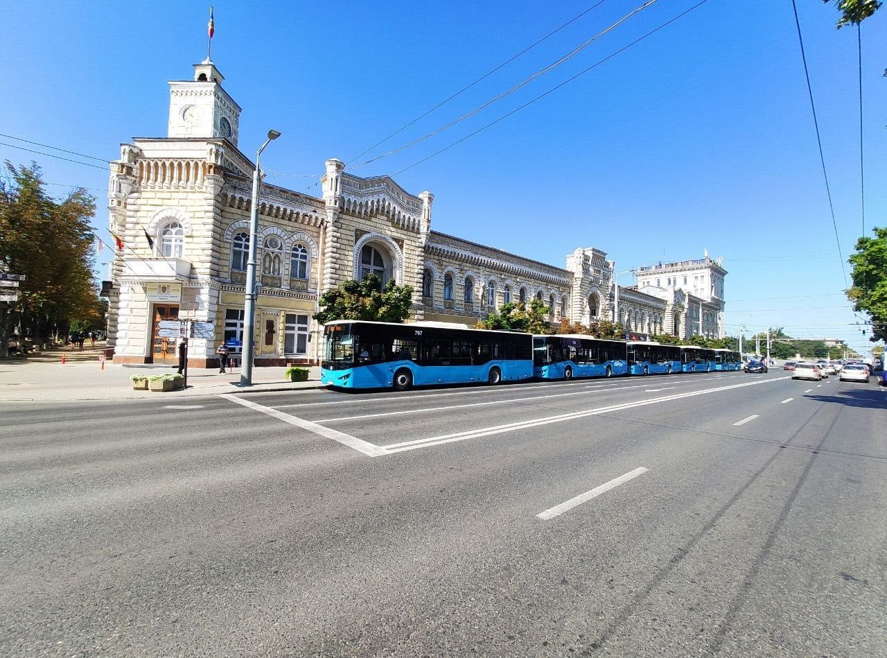 В столице вышли на маршруты пять из 100 новых автобусов ISUZU