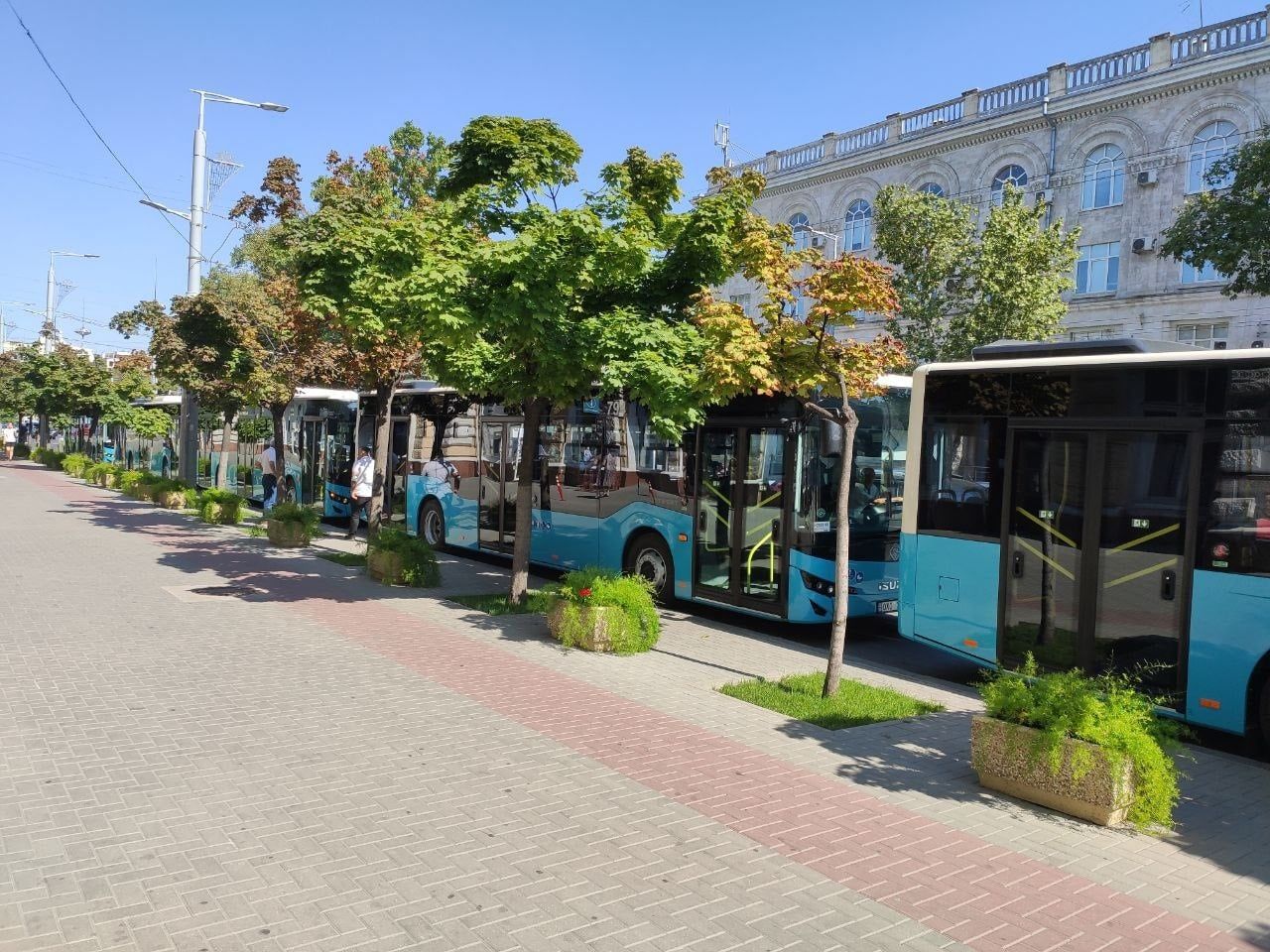 В столице вышли на маршруты пять из 100 новых автобусов ISUZU