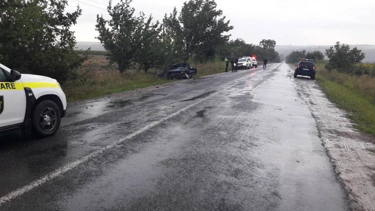 В Рышканском районе сотрудник Пограничной полиции погиб в ДТП. Второй водитель скрылся с места происшествия