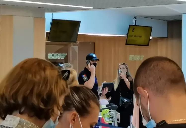 В Кишиневском аэропорту пассажиров не пустили на рейс в Тель-Авив: Разгорелся скандал, вылет задержали, потребовалось вмешательство полиции