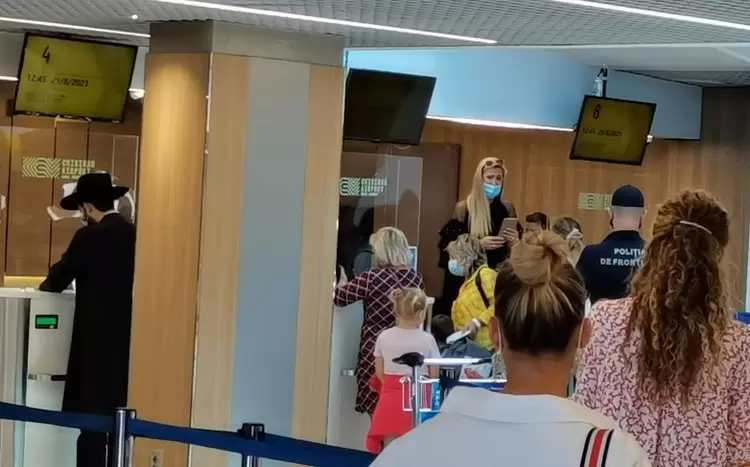 В Кишиневском аэропорту пассажиров не пустили на рейс в Тель-Авив: Разгорелся скандал, вылет задержали, потребовалось вмешательство полиции