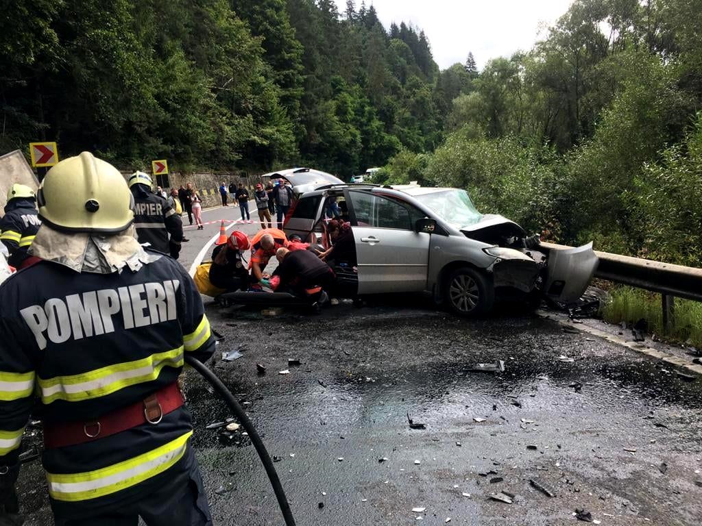 Серьезная авария с гражданами Молдовы в Румынии: 13 человек ранены (Фото)