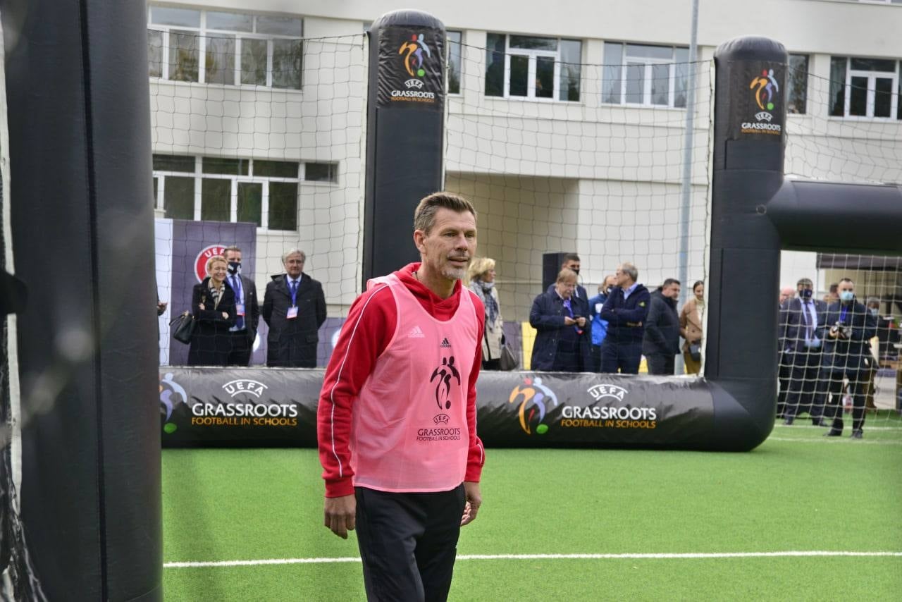 В Кишиневе ученики лицея сыграли со звёздами мирового футбола (ФОТО)