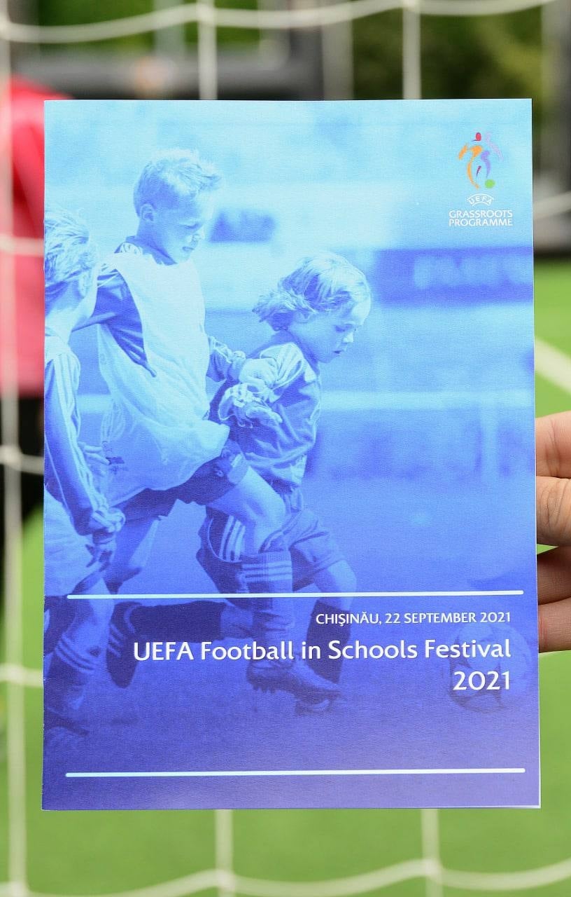 В Кишиневе ученики лицея сыграли со звёздами мирового футбола (ФОТО)