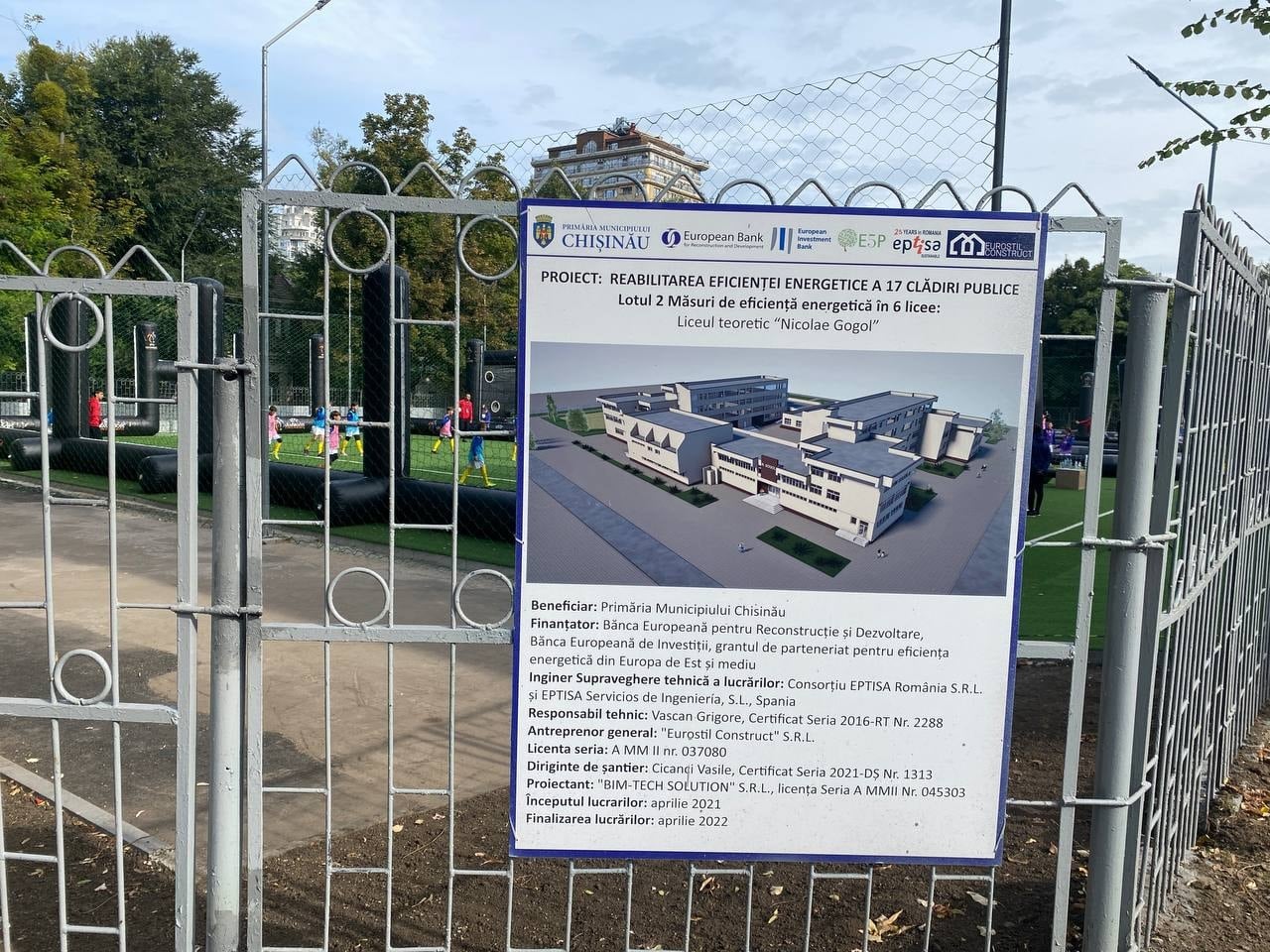 В Кишиневе ученики лицея сыграли со звёздами мирового футбола (ФОТО)