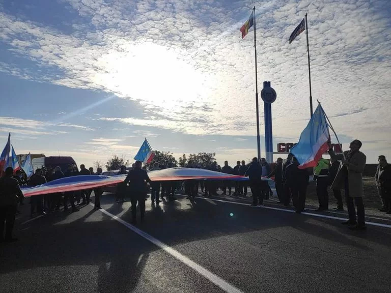 Участники акции в поддержку Стояногло заблокировали въезд в Гагаузию