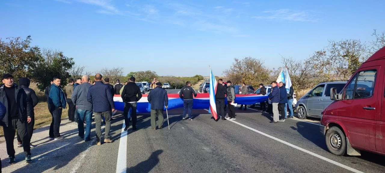Участники акции в поддержку Стояногло заблокировали въезд в Гагаузию