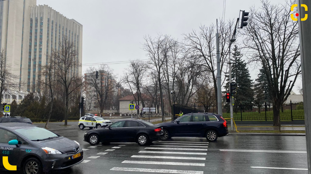 Сообщение о бомбе: администрацию президента Молдовы оцепили