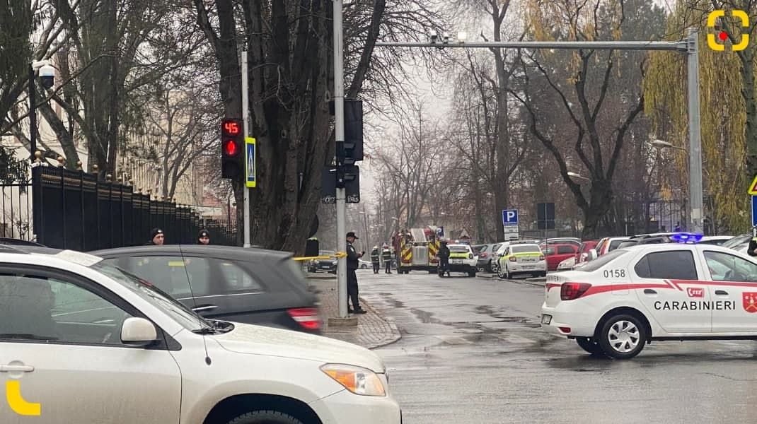 Сообщение о бомбе: администрацию президента Молдовы оцепили